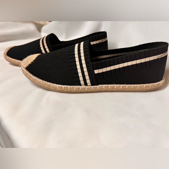 Black and beige espadrille flats, size 9. - Picture 6 of 7